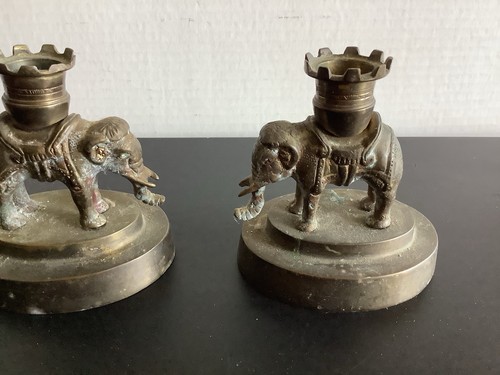 PAR (2) CANDELABROS VINTAGE MOTTAHEDEH Elefante CANDELABROS INDIA Latón - Imagen 3 de 11