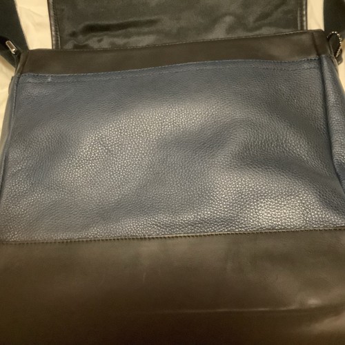 Neu mit Etikett! Coach Umhängetasche Laptop Messenger Kartentasche marineblau/schwarz genarbtes Leder - Bild 16 von 23