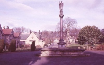 Foto 6x4 Der Waterford Brunnen , Ford Ford \/NT9437 Der Brunnen datiert f um 1986