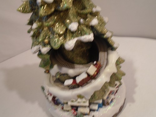 🌲Avon 2007 Iluminado 14" Musical Árbol de Navidad con Tren en Movimiento Santa - Imagen 2 de 7