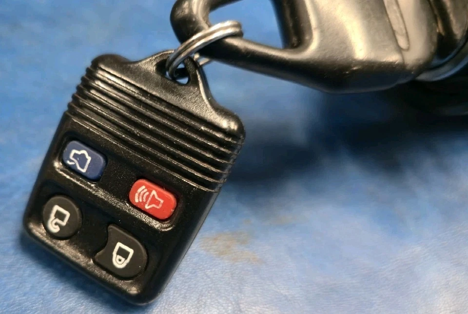 Ford Mustang 2005-2014 OEM INTERRUPTOR DE ENCENDIDO CONJUNTO CON LLAVE   Foto 3 de 4