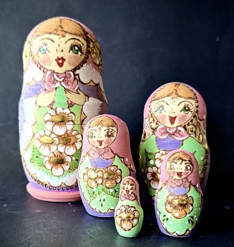 5er Set handbemalte russische Nestelpuppen rosa lila gold signiert * orig Etikett - Bild 3 von 7