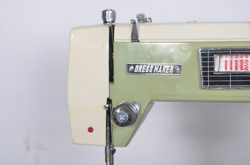 Vintage Dressmaker FE 32710 Zig Zag Sewing Machine Avocado Green Tested Works - Picture 3 of 14