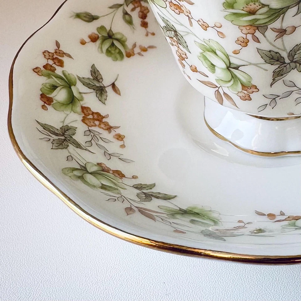 Juego de salchichas de porcelana Royal Albert vintage años 80 terciopelo verde Inglaterra floral Foto 3 de 4