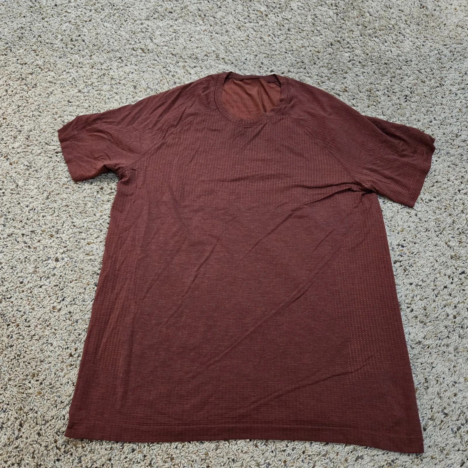 Lululemon Short Sleeve T Shirt Men’s Large Red Bergundy