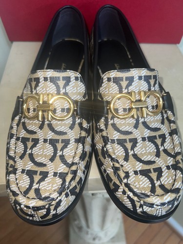 Women's NIB Black SALVATORE FERRAGAMO Monogram Rolo Gancini Loafers Size 9.5C - Picture 2 of 11