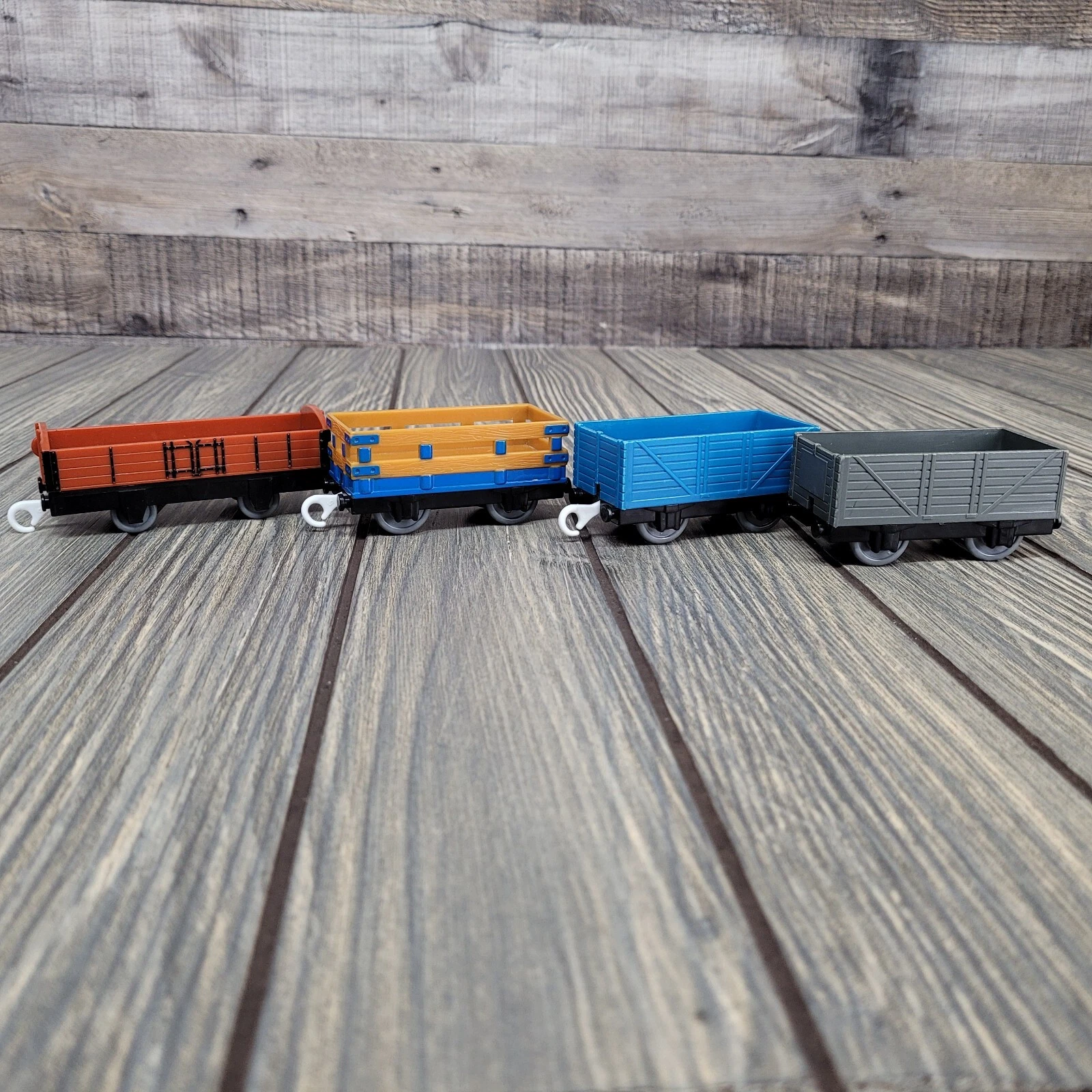  flatbed wagon cargo trucks muito bom estado 