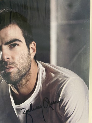 Foto autografiada en negro de Zachary Quinto de 8x10 firmada por Star Trek como Spock con certificado de autenticidad - Imagen 3 de 6