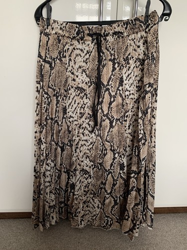 Mango Snake skin print Pleated skirt size 12/14.