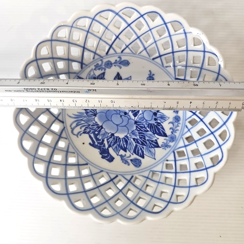 Reticulated Coupe Plate Decorative Blue And White FREE POSTAGE - Picture 6 of 8