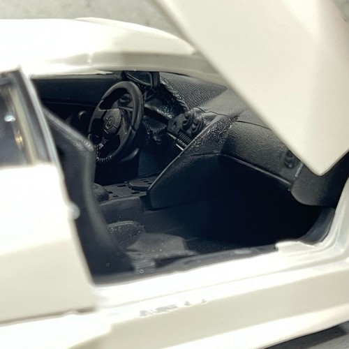 Bburago Lamborghini Reventon 1:24 Scale Diecast Loose Pre-Owned - Chipped paint - Picture 7 of 12
