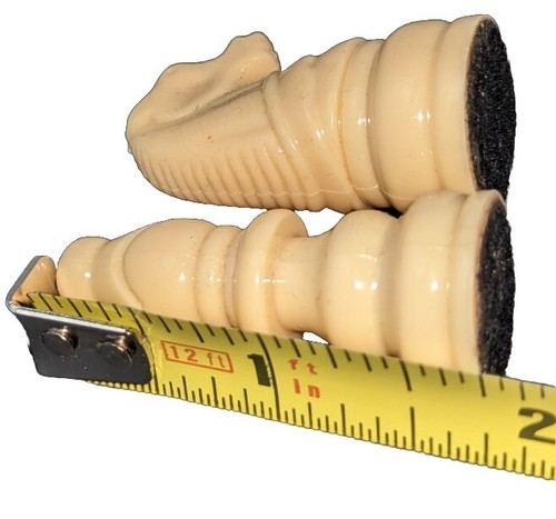 Vtg Early Light Plastic Grape & Creamy White Chess Set 32 Pieces Black felt Btm - Picture 8 of 9