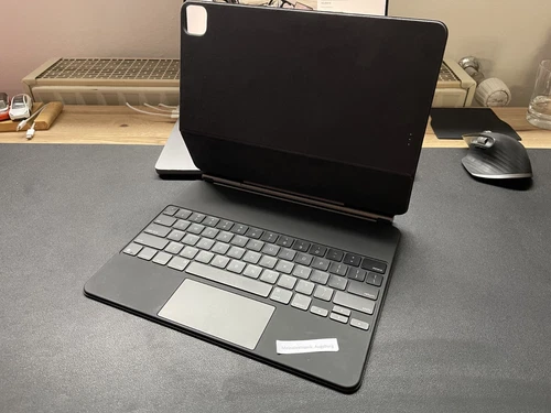 Apple iPad Magic Keyboard iPad Air 13 Schwarz (US-QWERTY) in sehr gutem Zustand