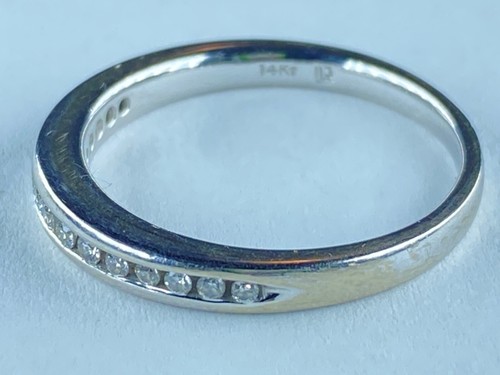 14k White Gold & Diamond Channel Band Ring LLJ - 2.8g / Size 7 - Picture 5 of 13