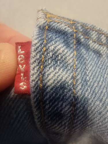 Levis 560 Jeans Mens 38x34 Vintage Light Wash Distressed Blue Denim 90s Y2K. - Picture 4 of 11