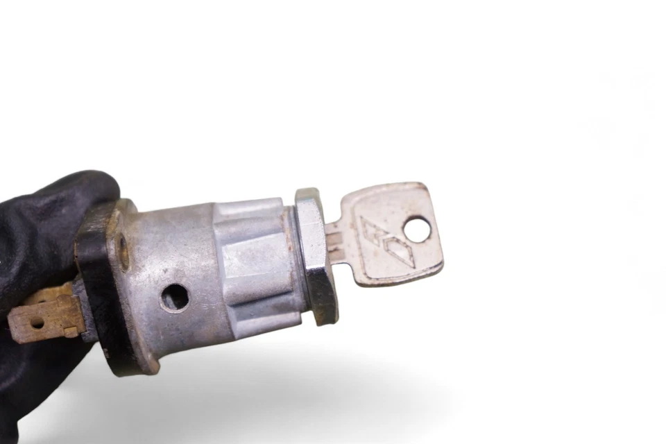 1970 Triumph Tiger TR6 R Bonneville 650 T120R TR6R *2199 Switch Key - Image 4 of 4