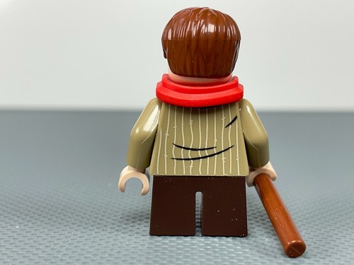 Minifigura LEGO Tiny Tim 40410 vacaciones de Navidad 2020 homenaje a Charles Dickens - Imagen 3 de 6