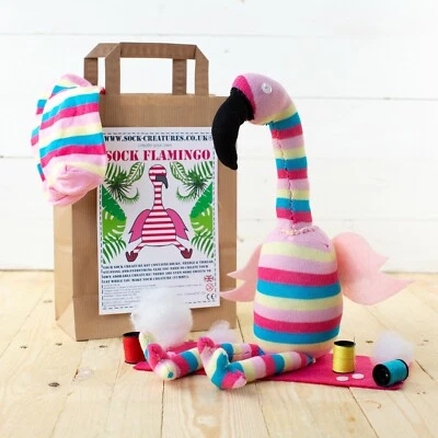 SOCK CREATURES Calcetín Flamenco Craft Kit | Kit de costura | Kit de artesanía para niños | Zoom fiesta | manualidades