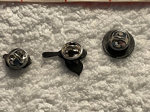 TGI Friday’s Restaurant Employee Service Award Lapel Hat Pin Brooch 2nd Lot Of 3 - Picture 7 of 8