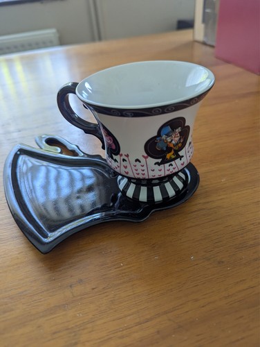 Unusual Disneyland Paris Alice in Wonderland Cup and Saucer, rare, hard to find. - Picture 9 of 9