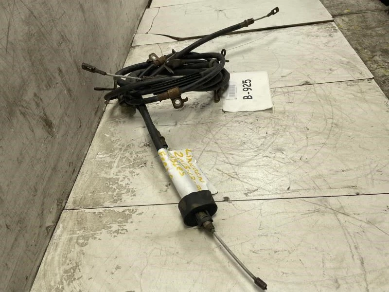 Lincoln MKS 2013 cable de freno de estacionamiento de emergencia para pasajero trasero derecho OEM Foto 3 de 4
