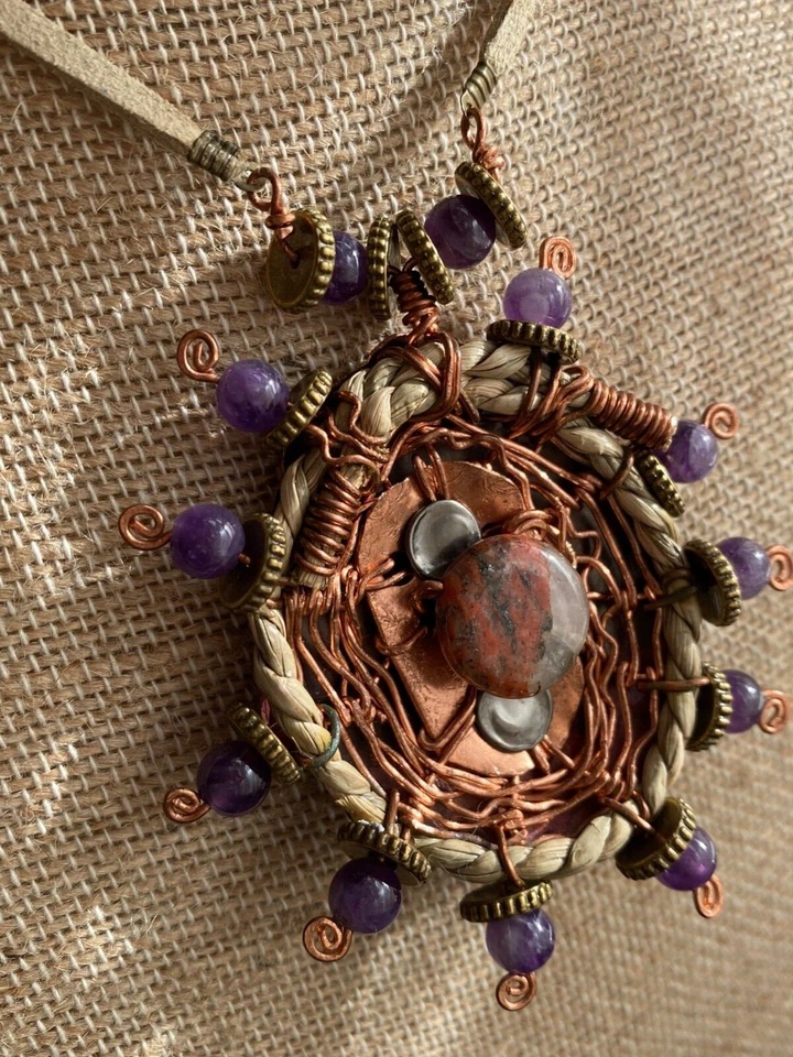 Collar de cobre amatista natural y hierba marina. Joyería artesanal de medios mixtos. Foto 2 de 4
