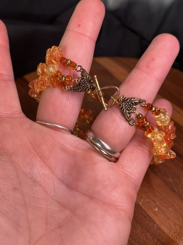 New Pretty 7 3/4” Orange & Yellow Glass Chips Beaded 3 Strand Toggle Bracelet - Picture 6 of 11