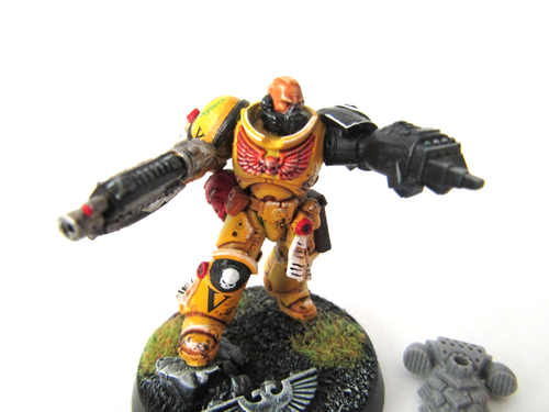 A14 WARHAMMER 40K SPACE MARINE IMPERIAL FISTS - PAINTED SERGEANT - Picture 2 of 4