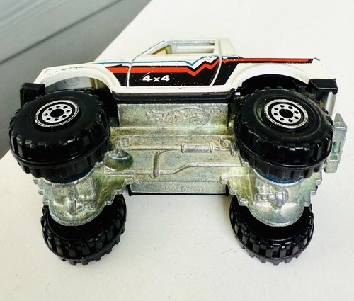 Vintage 1988 Hot Wheels 4X4 Suzuki Samurai 4x4 Roaring Rods Series White - Picture 6 of 6