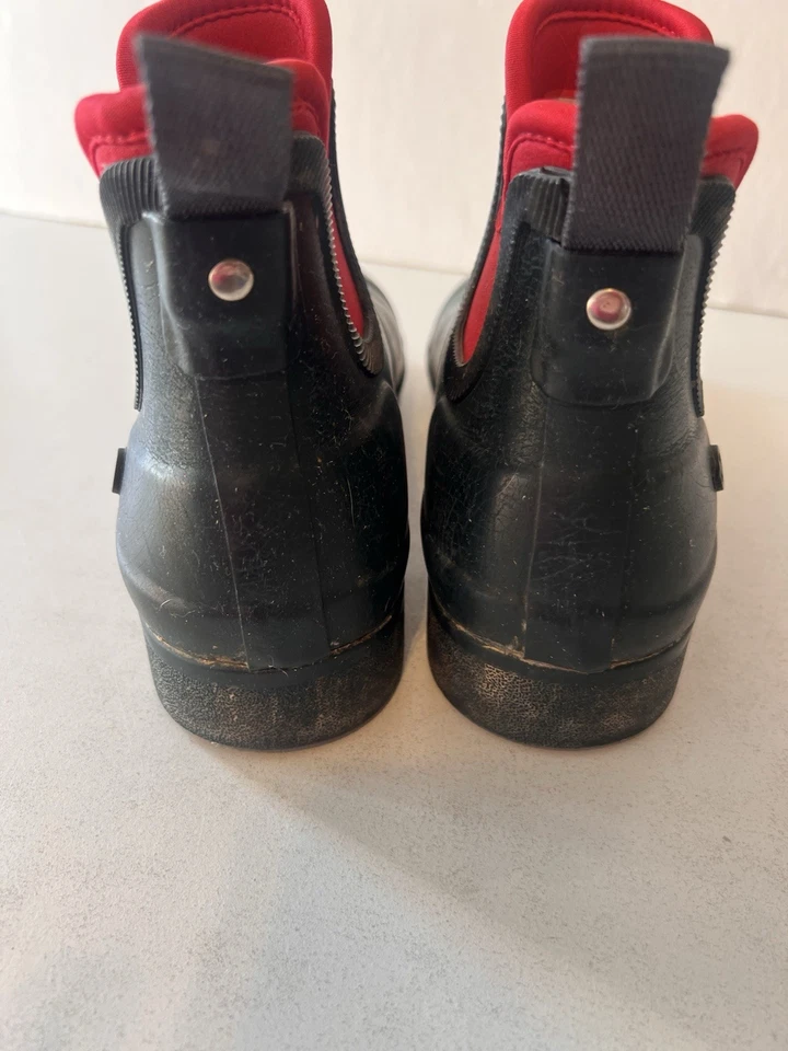 Botas de lluvia HUNTER Chelsea cortas de goma para mujer azul marino con forro rojo Foto 4 de 4