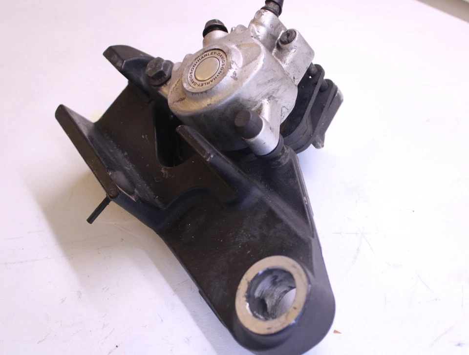 Harley Sportster XL1200 C 2006 pinza de freno trasera personalizada OEM con soporte Foto 2 de 4