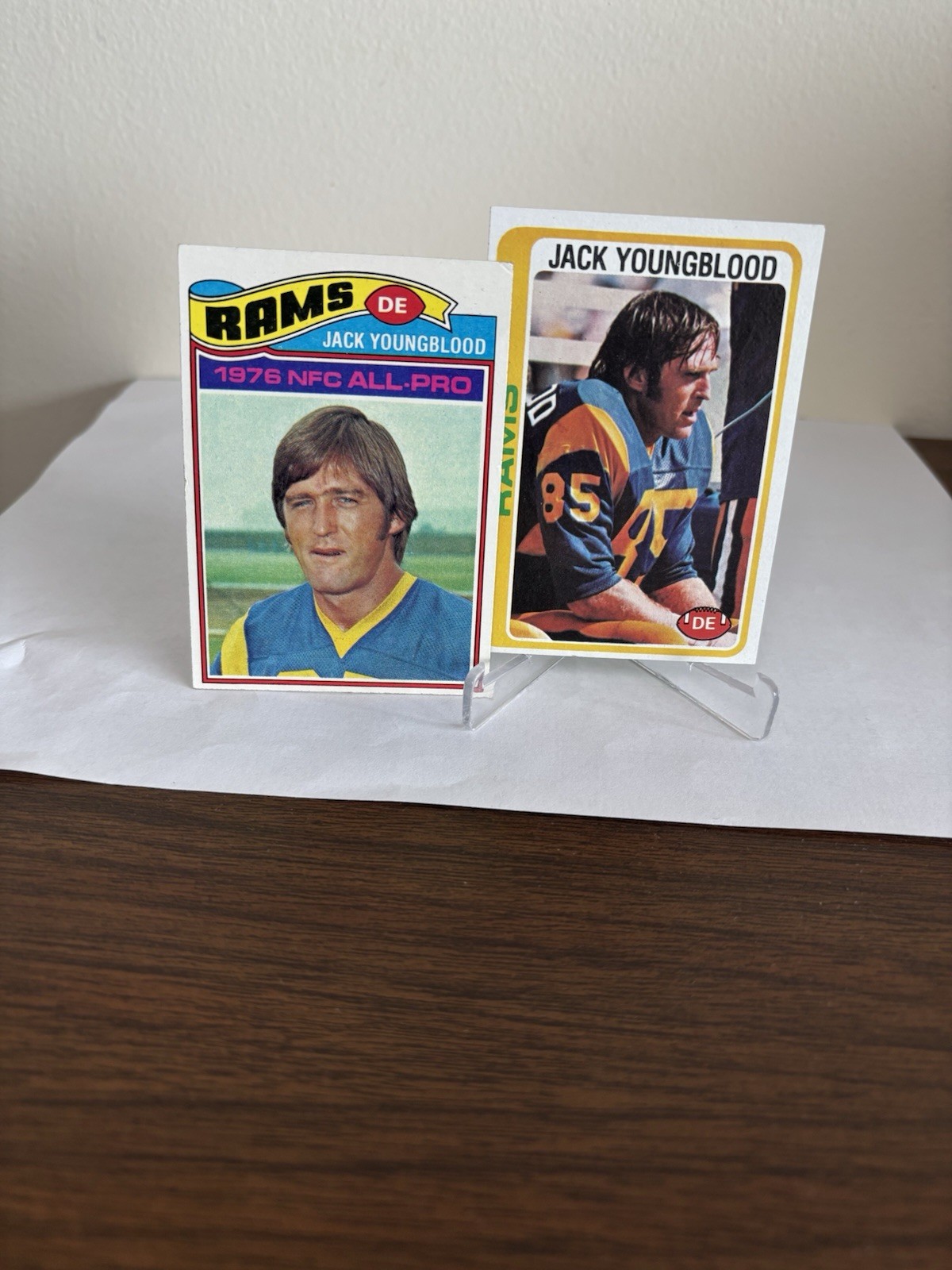 2 Card Lot Jack Youngblood Rams HOF 1977 Topps #80, 1978 Topps #265 EX/EX+
