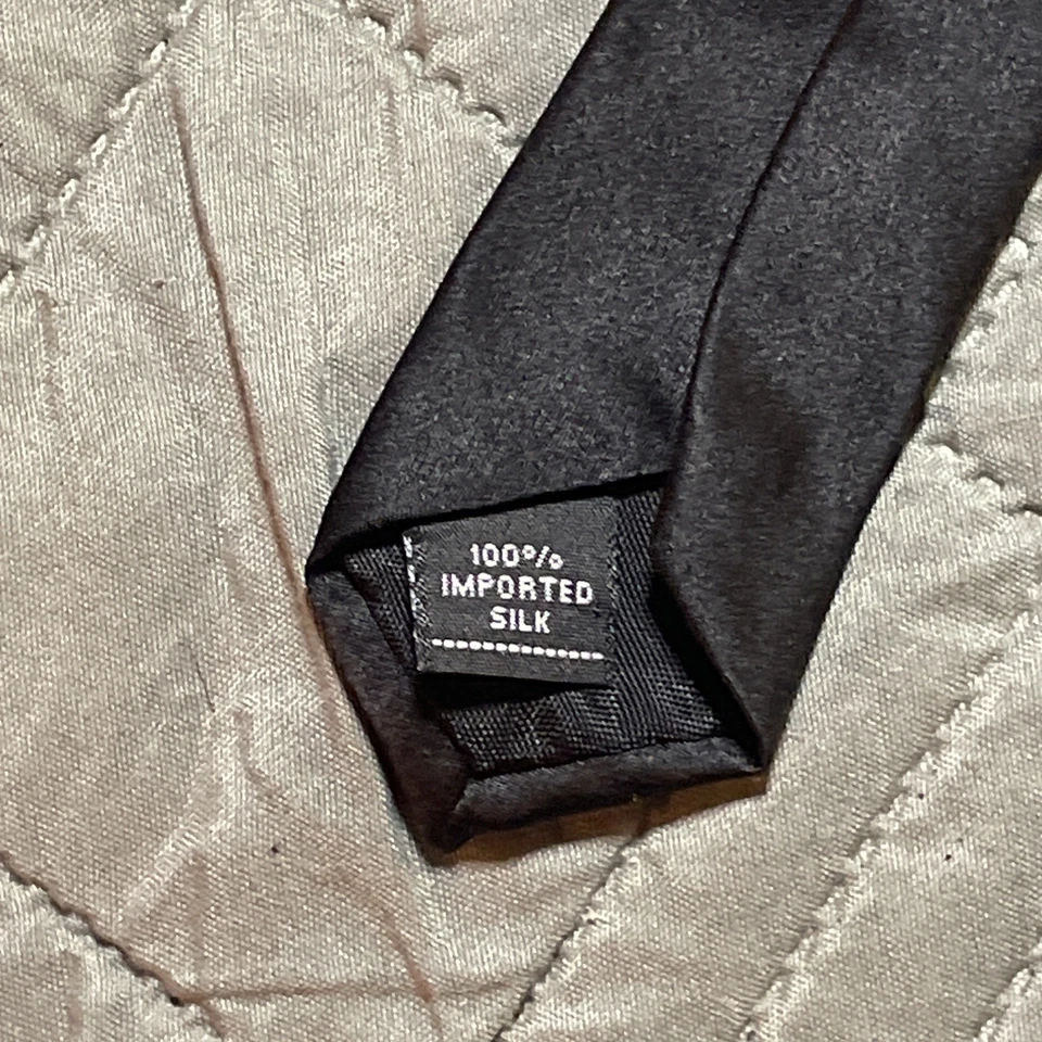 Corbata para hombre Arrow 100 % seda negra lisa, sin patrón 62x3,5" Foto 4 de 4