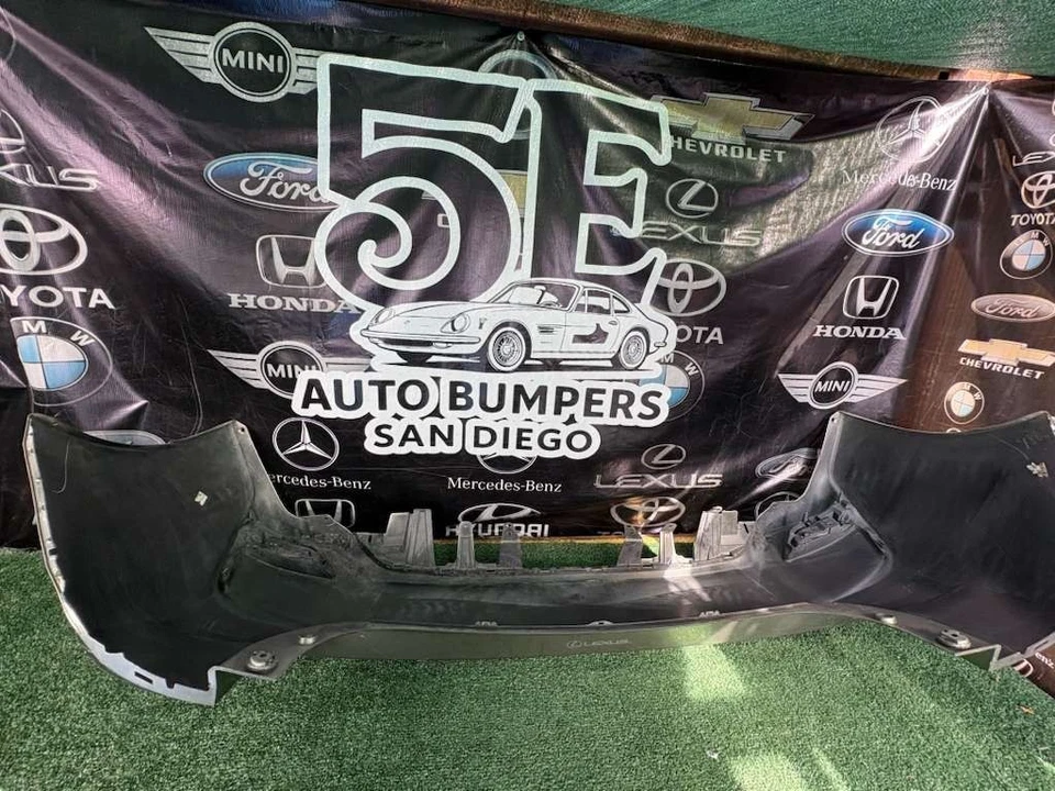 Parachoques trasero Lexus CT200h 2014-2017 OEM 52159-76070 Foto 4 de 4