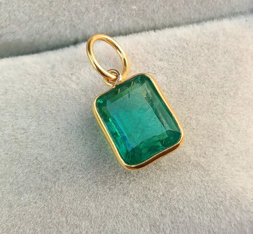 Natural Emerald Gold Charm Pendant 18k Solid Gold Handmade Neckless Pendant - Picture 3 of 4