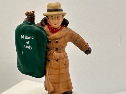 Dept 56 Christmas In The City Series-Dressed For Success #59457 Milano Of Italy - Picture 3 of 8