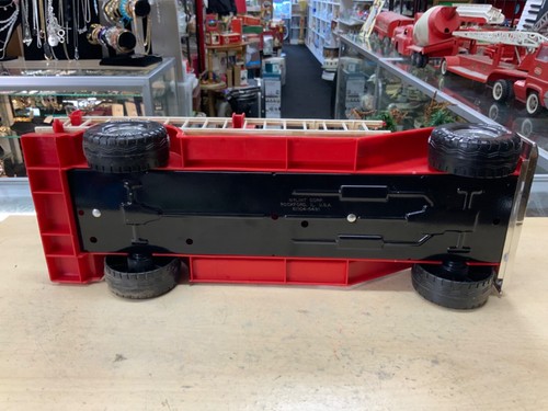 Nylint Classics Ladder Fire Truck - Preowned see photos - Picture 11 of 11