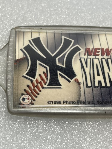 Vintage New York Yankees Keys Chains Derek Jeter & Fine Pewter MLB Licensed - Picture 2 of 9