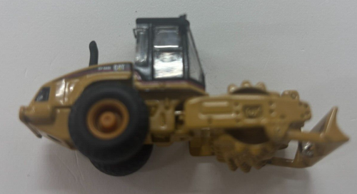 HO / OO - "Cat" Weathered Cat CP-563E 'PadFoot' Drum Vibratory Soil Compactor. - Picture 3 of 4