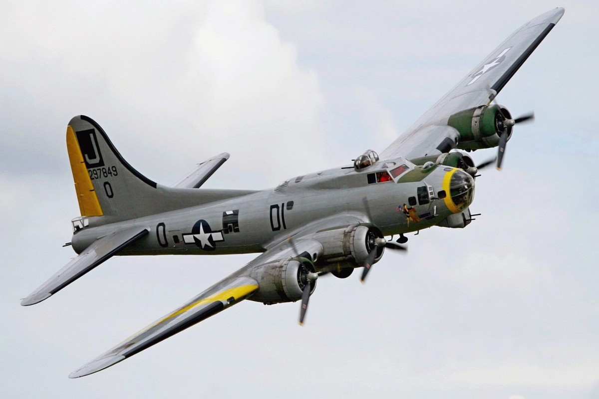 B-17 Flying Fortress USAF WW2 Bomber Framed Canvas Wall Art