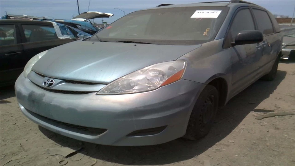 Used Right Tail Light Assembly fits: 2007 Toyota Sienna liftgate mounted Right G - Image 4 of 4