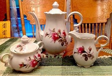 MOSS ROSE. 5 Piece TEA POT  SUGAR w LIDS CREAMER 2 CUPS/SAUCERS Scalloped Tops