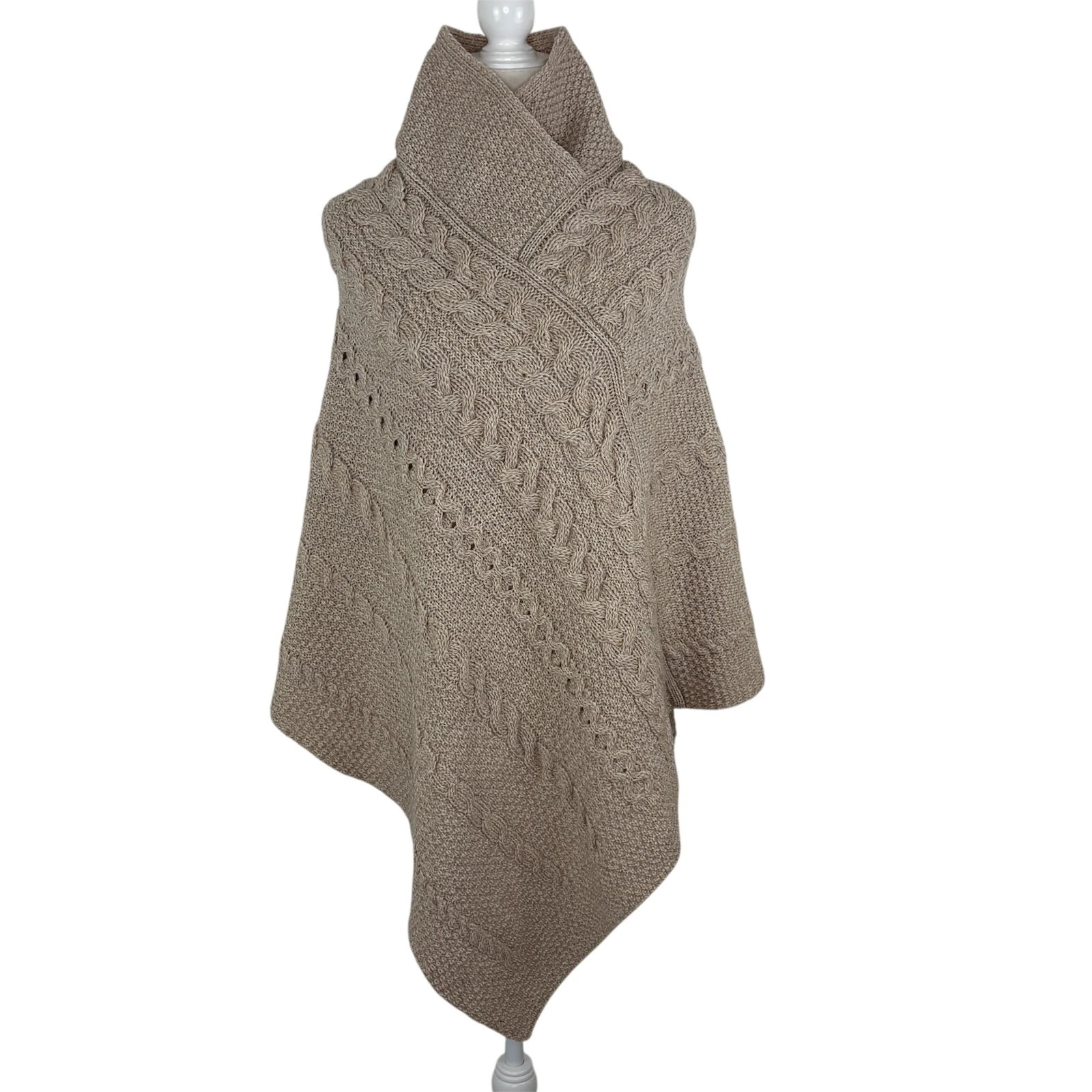 INIS Crafts Merino Wool Poncho M / L Cable Knit Fisherman Oatmeal Womens