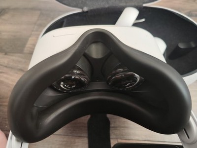 Meta Oculus Quest 2 64GB VR Headset - White (Japan Version