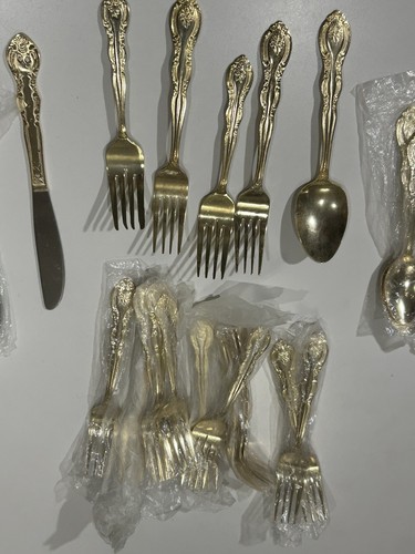 40-teiliges internationales Besteckset die meisten sind unberührt in Verpackung - einige schmutzig - Bild 3 von 10