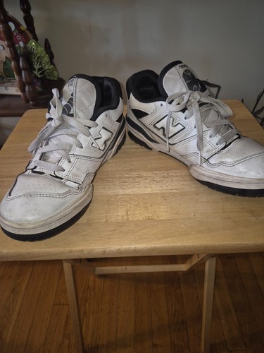 New Balance White and Black Athletic Shoes Size 9 Women's 7.5 Men's - Picture 7 of 8