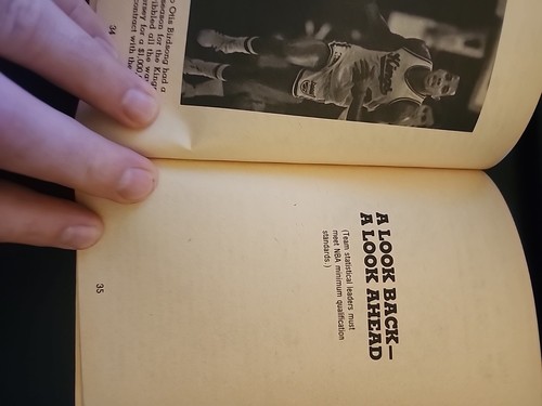 Dr. J Book - All-Pro Basketball Stars ’82 - Bruce Weber - 1981 NBA paperback - Picture 6 of 6