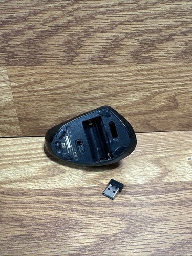 Adesso iMouse E10 2.4 GHz Wireless Vertical Ergonomic Mouse - With Dongle TESTED - Picture 5 of 5