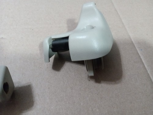 2000-2006 Chevy Suburban Tahoe GMC Yukon Dual Sun Visor Clips Set Of 2 OEM - Picture 16 of 18
