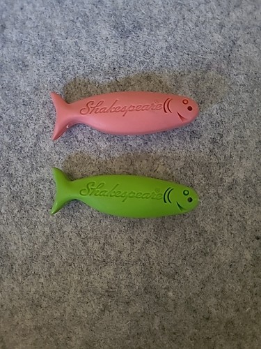 Set 2 Shakespeare Angeln Schlüsselanhänger grün, lachs